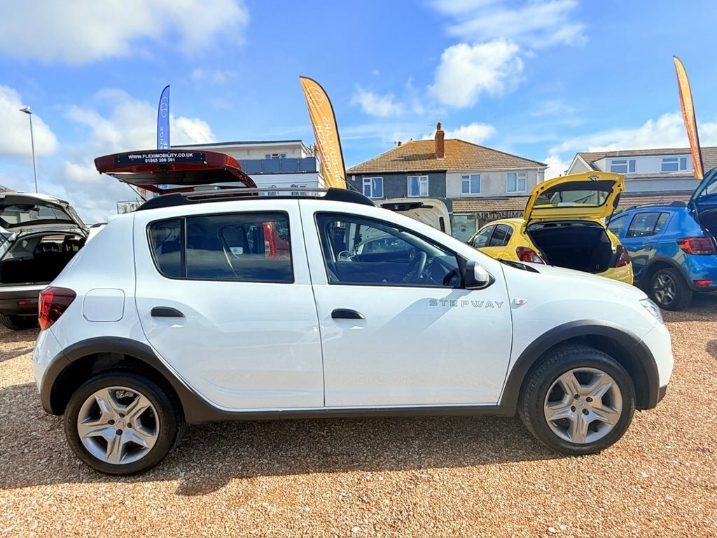 Dacia Sandero Stepway Hatchback DP68KWD White #2