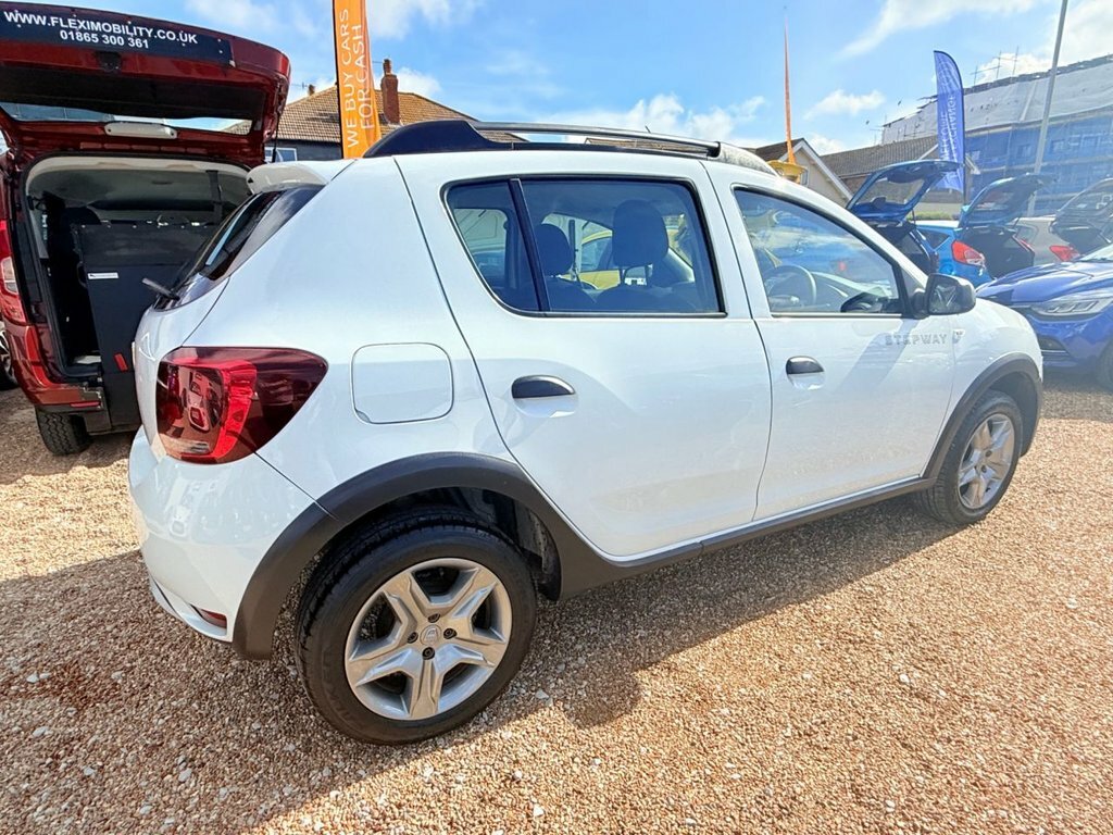 Dacia Sandero Stepway Hatchback DP68KWD White #5