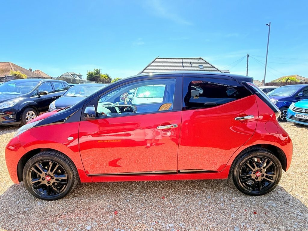 Toyota Aygo 1L X-cite 4 WT17GPV Red #6