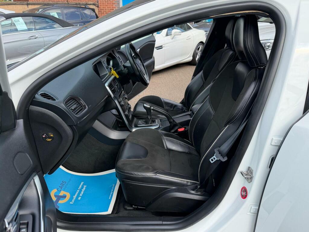 Volvo V40 Hatchback 2.0 D3 R-design Nav Plus Euro 6 Ss KR17TZM White #4
