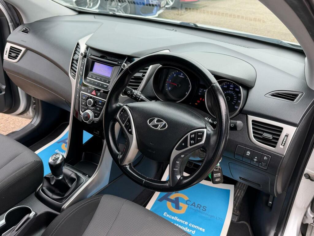 Hyundai I30 Hatchback 1.6 Crdi Blue Drive Se Euro 6 Ss Silver #3