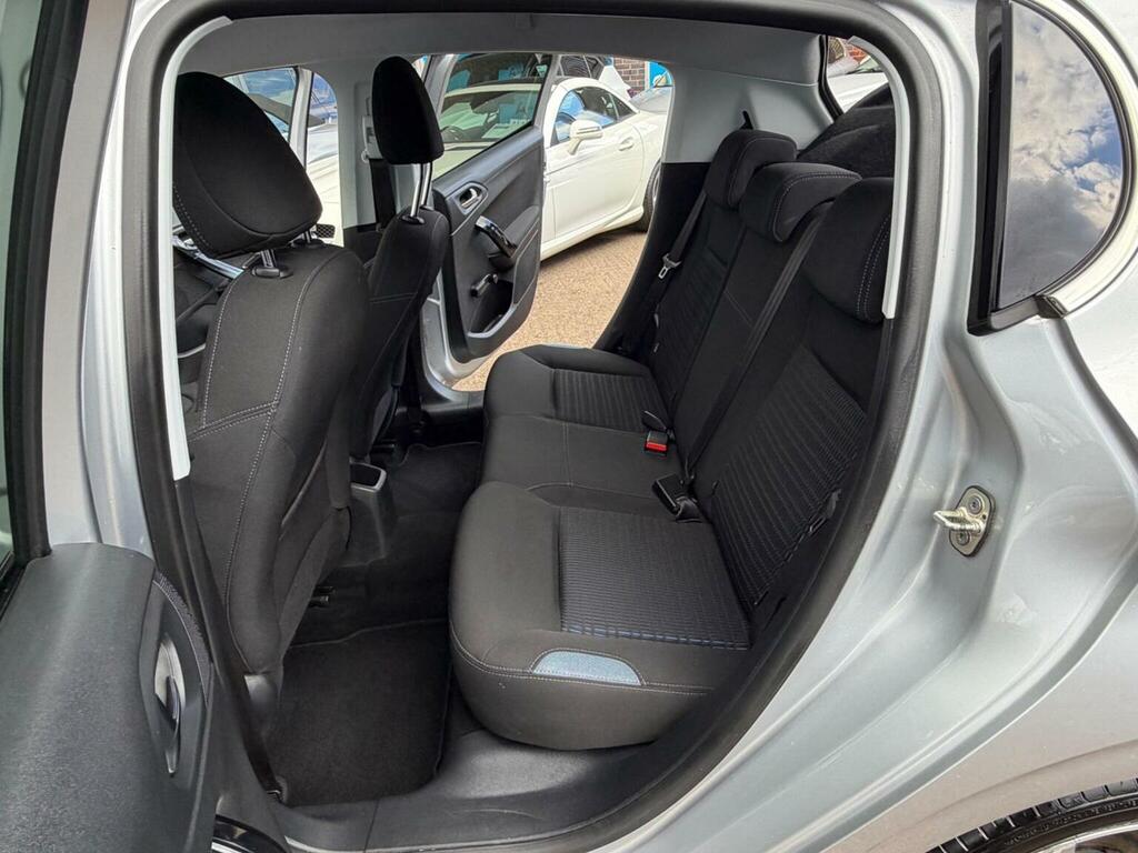Peugeot 208 Hatchback 1.2 Vti Puretech Allure Euro 5 2013 Silver #5