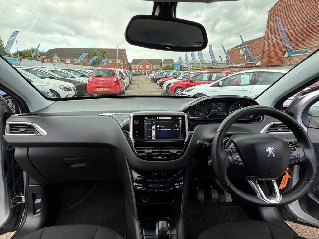 Peugeot 208 Hatchback 1.2 Vti Puretech Allure Euro 5 2013 Silver #2