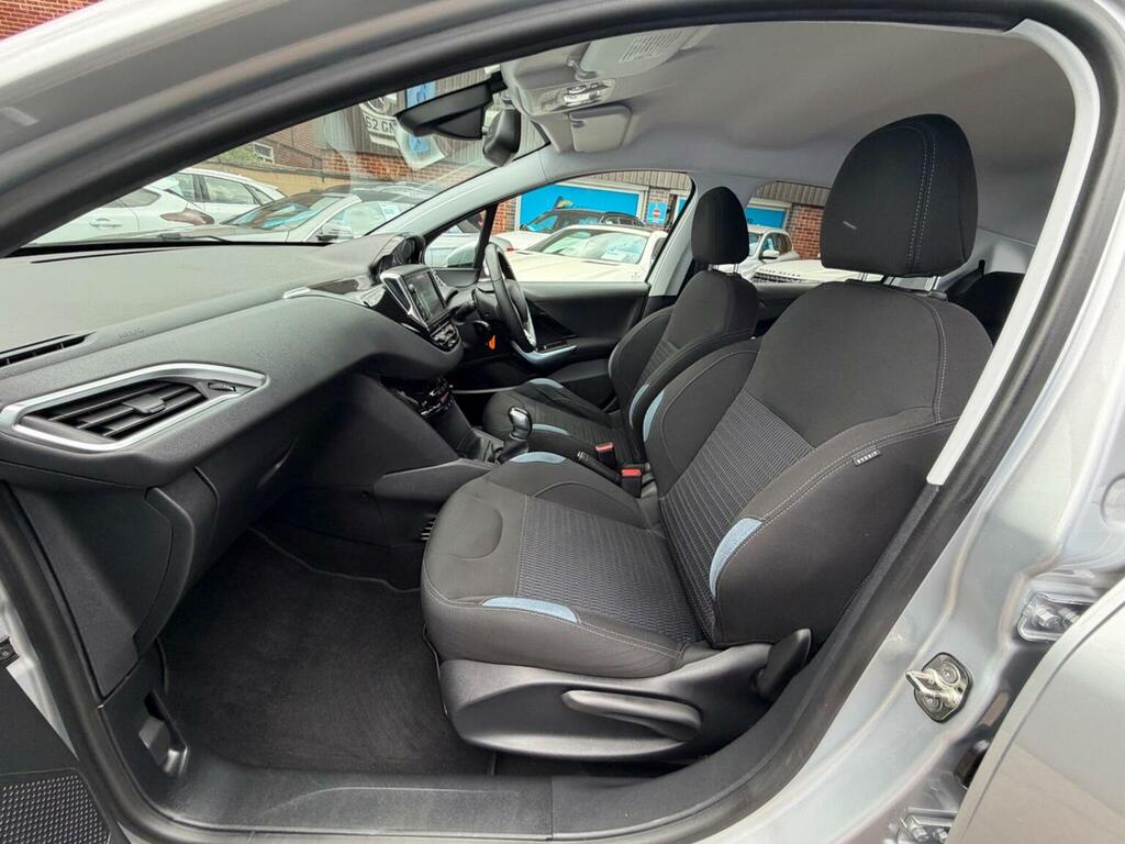 Peugeot 208 Hatchback 1.2 Vti Puretech Allure Euro 5 2013 Silver #4