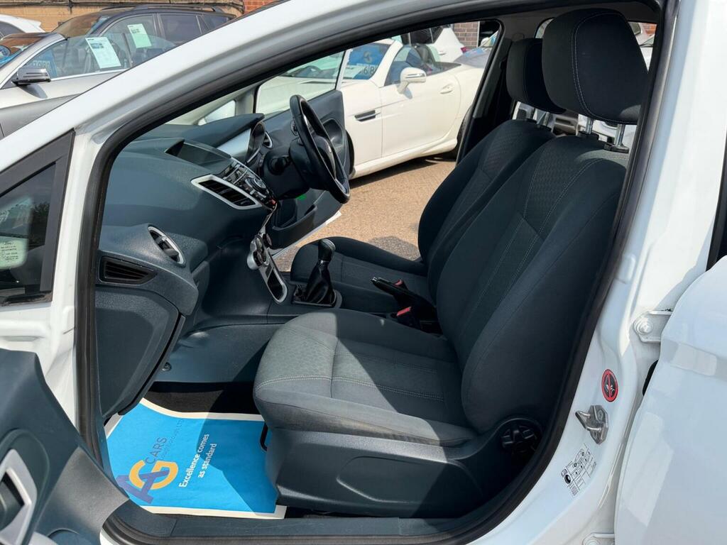 Ford Fiesta Hatchback 1.4 Titanium 201262 EJ62EUD White #4