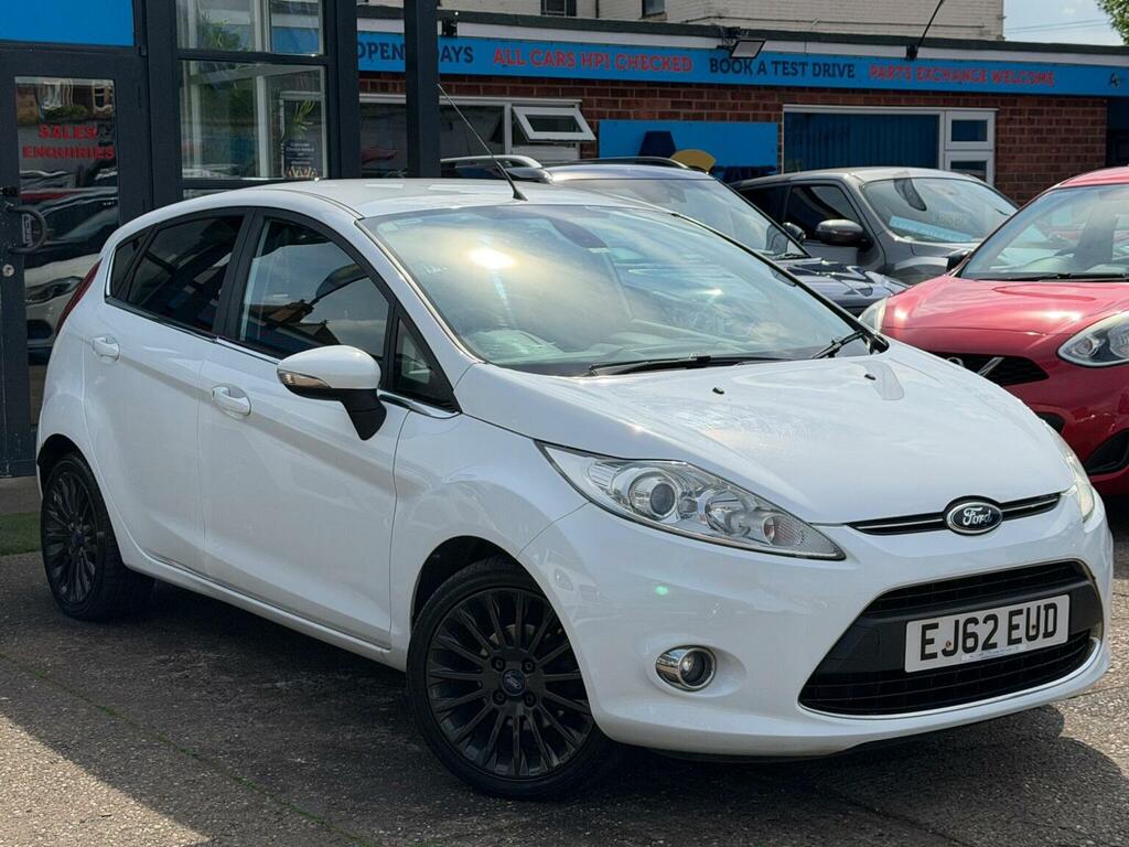 Ford Fiesta Hatchback 1.4 Titanium 201262 White