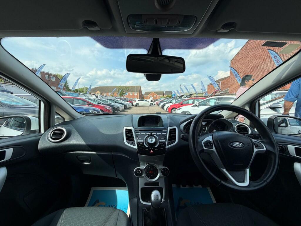 Ford Fiesta Hatchback 1.4 Titanium 201262 EJ62EUD White #2