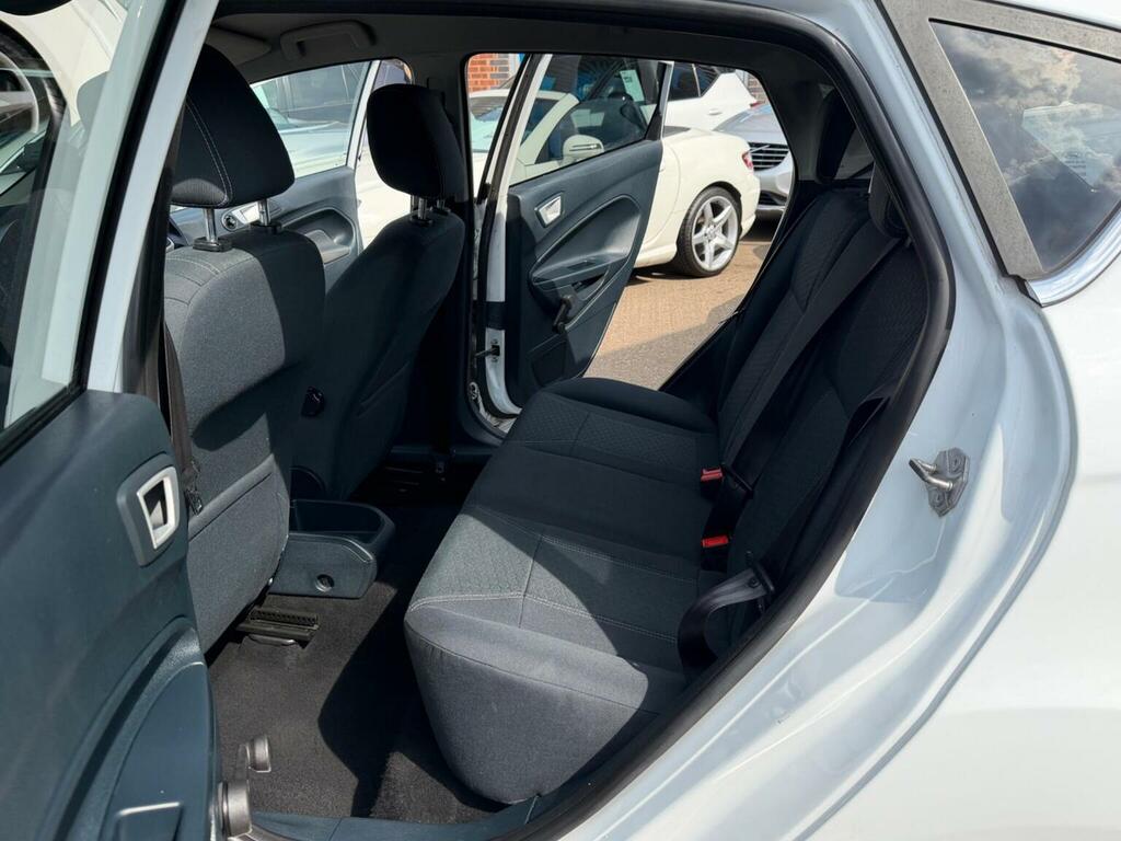 Ford Fiesta Hatchback 1.4 Titanium 201262 EJ62EUD White #5
