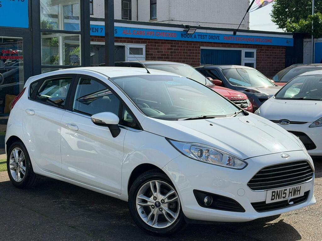 Ford Fiesta Hatchback 1.25 Zetec Euro 6 201515 White