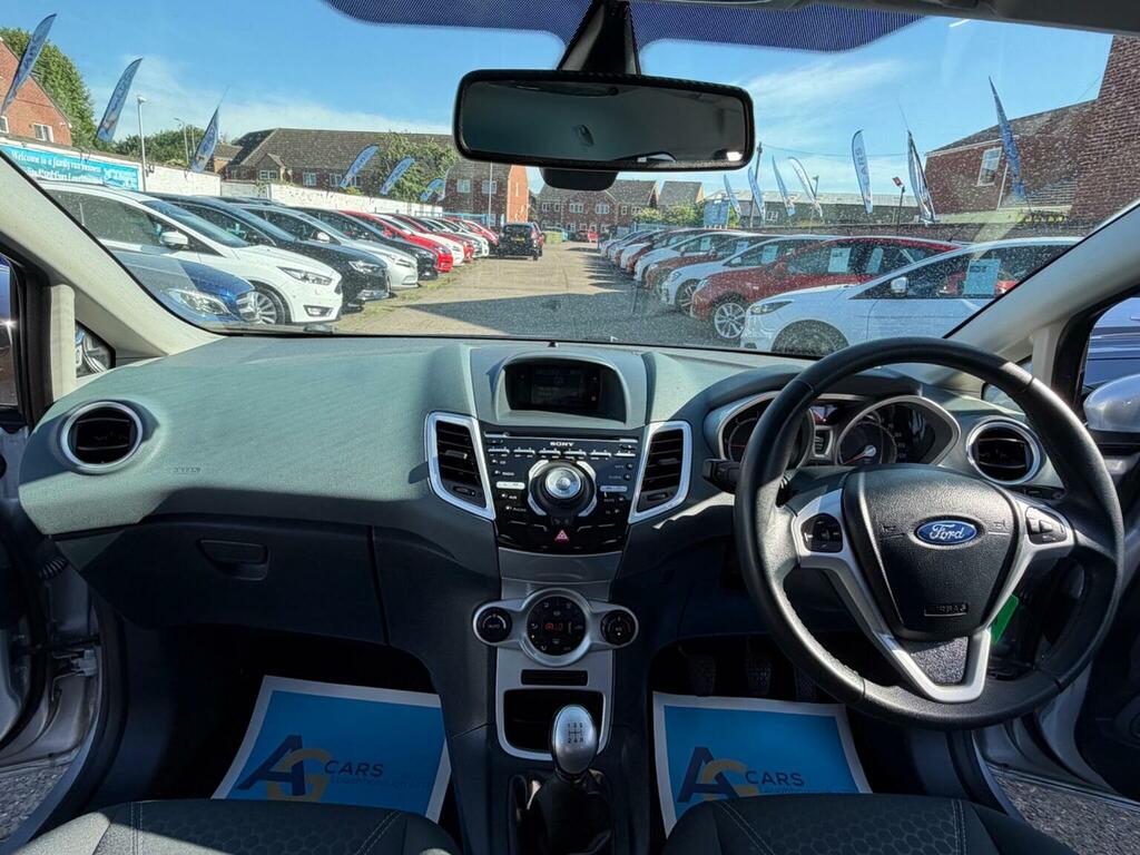 Ford Fiesta Hatchback 1.6 Tdci Dpf Titanium 201111 Silver #2
