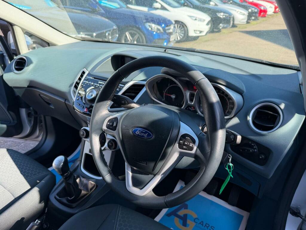 Ford Fiesta Hatchback 1.6 Tdci Dpf Titanium 201111 Silver #3