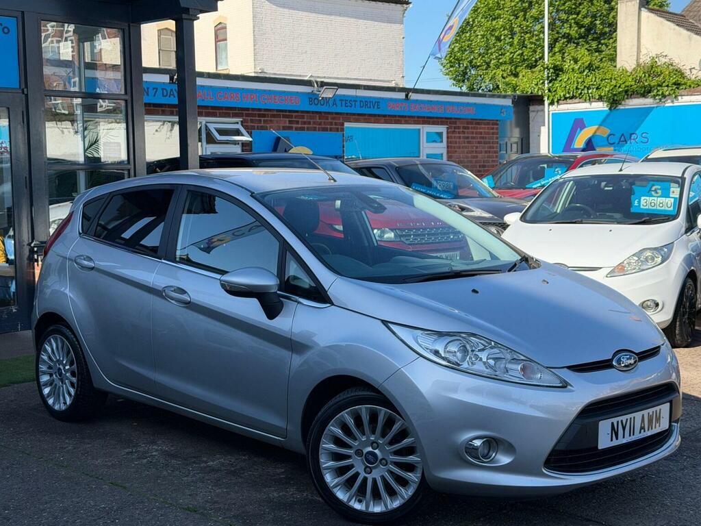 Ford Fiesta Hatchback 1.6 Tdci Dpf Titanium 201111 Silver