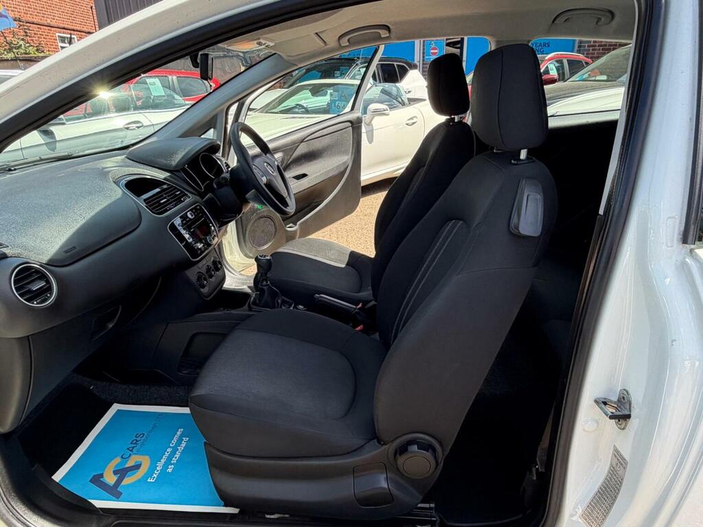 Fiat Punto Hatchback 1.2 Pop Euro 6 201565 White #4