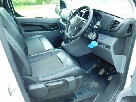 Vauxhall Vivaro 1.5 Turbo D DY69XOW White #3