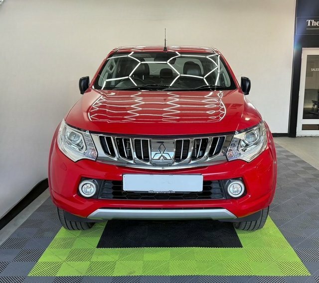 Mitsubishi L200 2.4 Di-d Dc Warrior YP66YGU Red #3