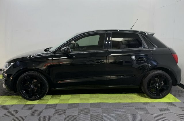 Audi A1 1.0 Tfsi Sport Sportback EB07SHA Black #3