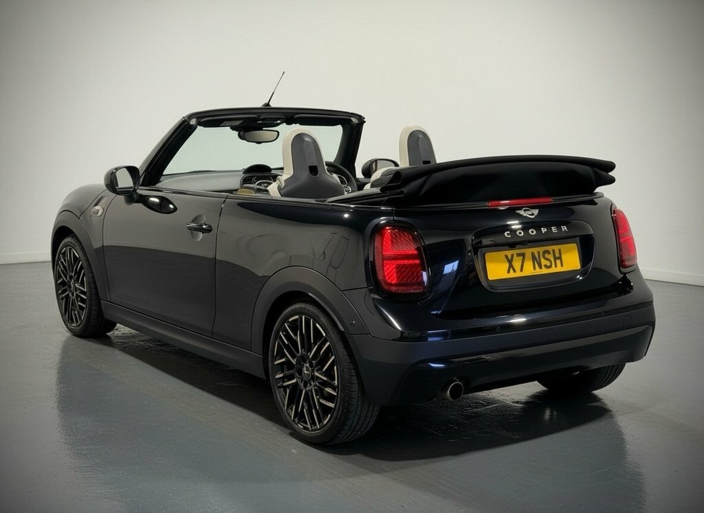 Mini Convertible 2L Exclusive Black