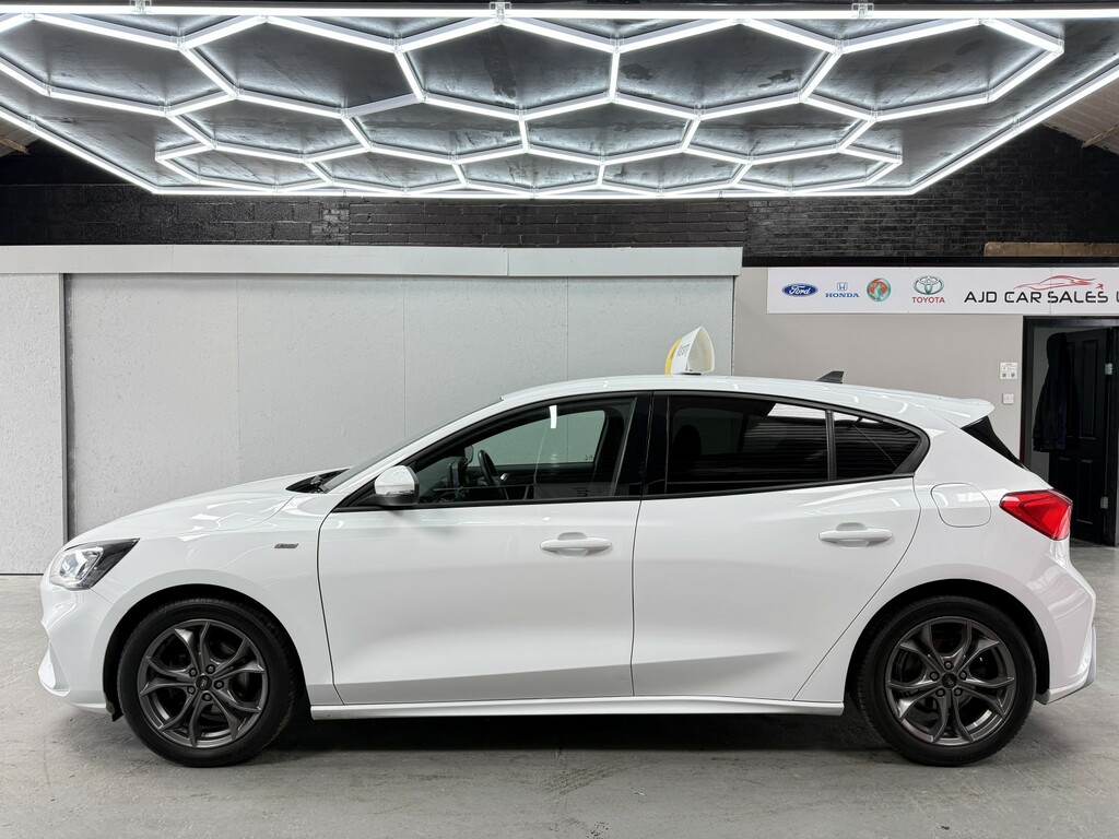 Ford Focus Hatchback 1.0 Focus St-line 1.0L Ecoboost 1 KM71HCV White #2