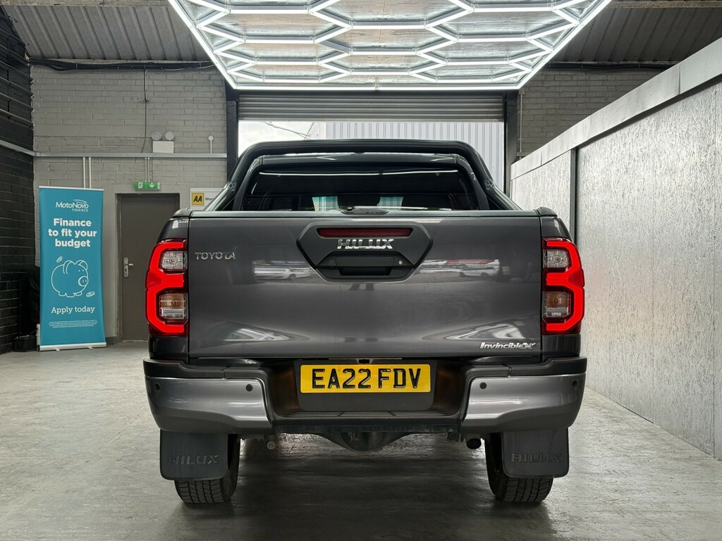 Toyota HILUX Pickup 2.8 D-4d Invincible X 202222 EA22FDV Grey #4