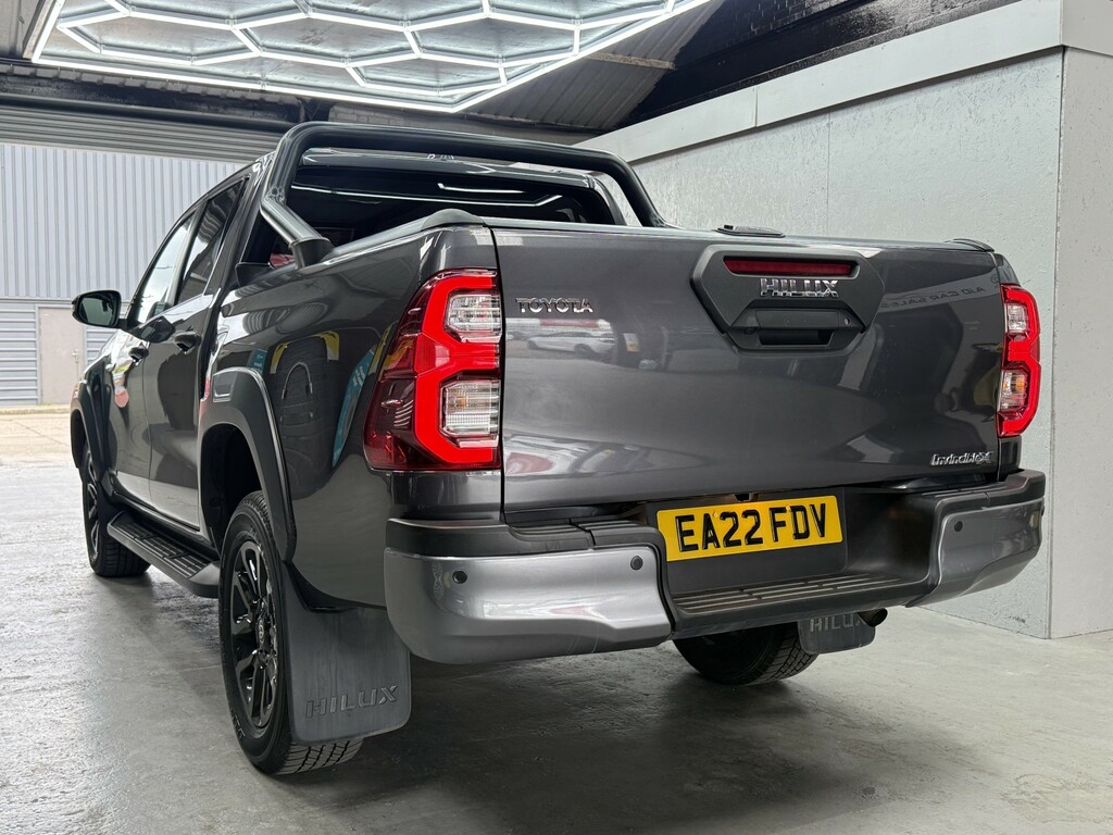Toyota HILUX Pickup 2.8 D-4d Invincible X 202222 EA22FDV Grey #3