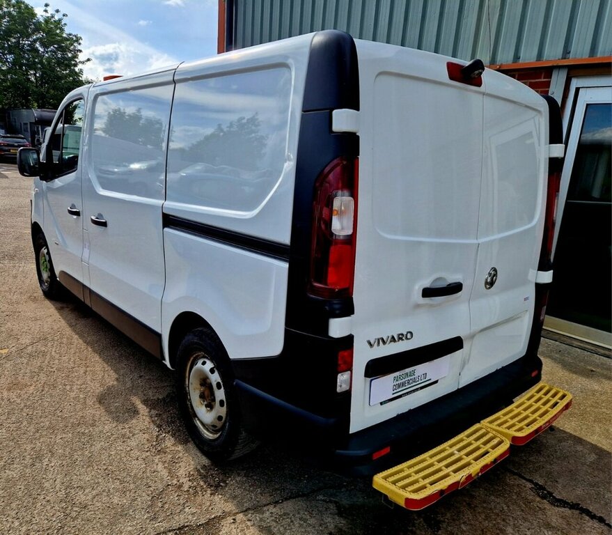 Vauxhall Vivaro 1.6L Null DV18BLK White #5