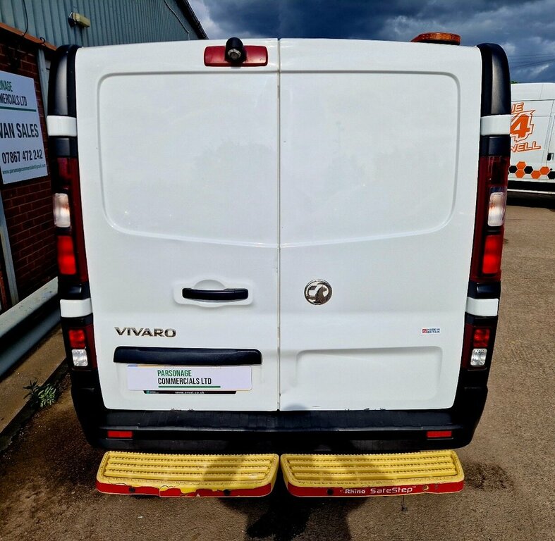 Vauxhall Vivaro 1.6L Null DV18BLK White #6