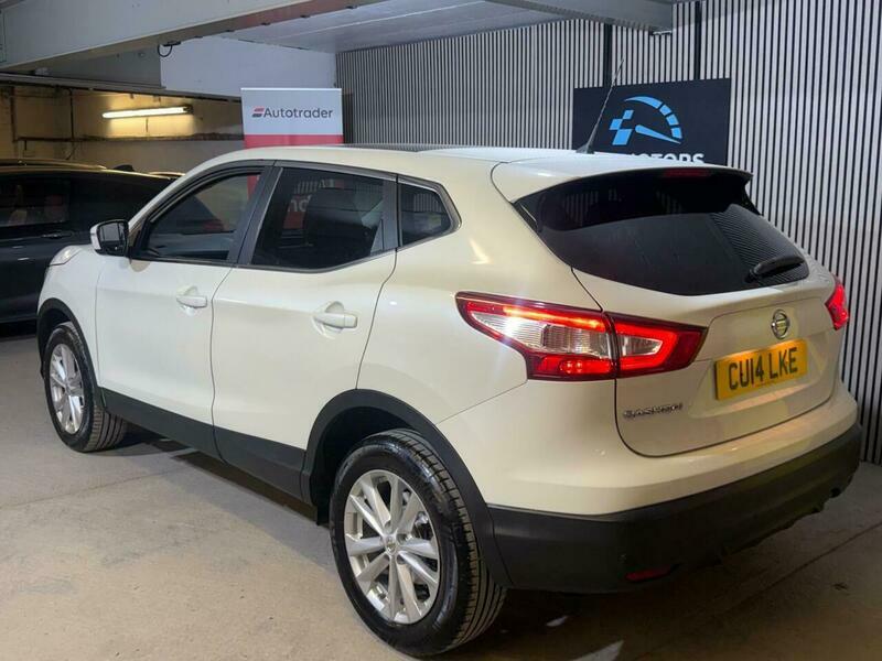 Nissan Qashqai 1.2 Dig-t Acenta Premium CU14LKE White #4