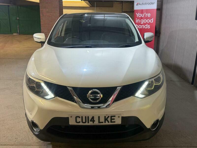 Nissan Qashqai 1.2 Dig-t Acenta Premium CU14LKE White #2