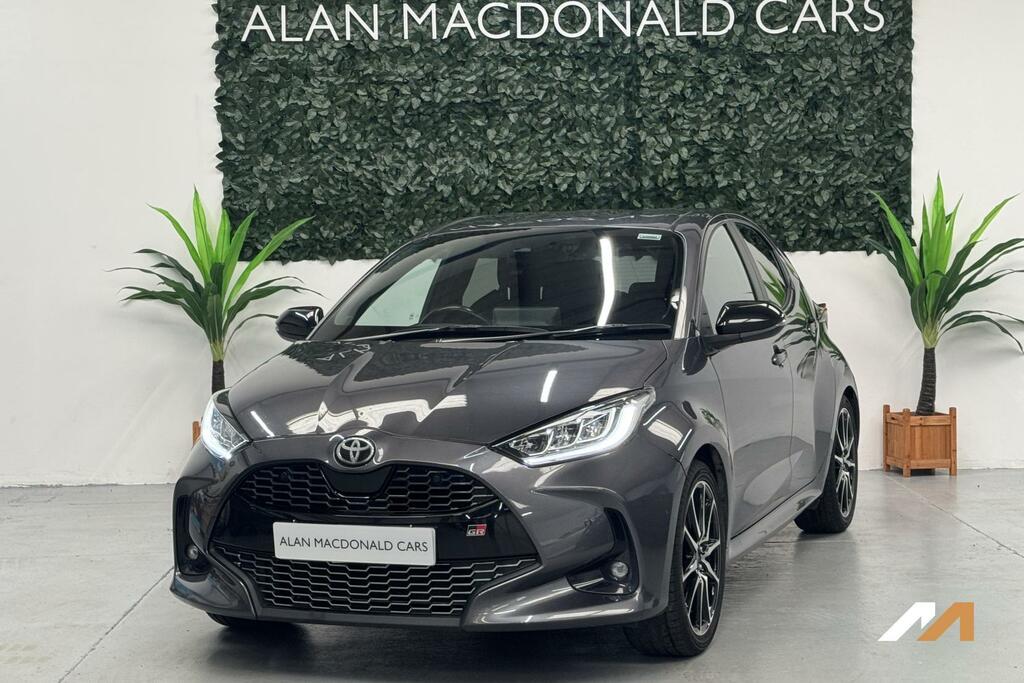 Toyota Yaris 1.5 Vvt-h Gr Sport Hatchback Hybrid E-c Grey