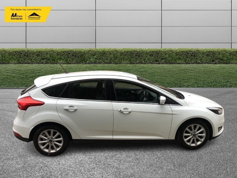 Ford Focus Titanium White #2
