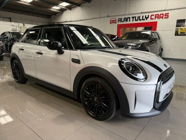 Mini Hatch 2022 1.5 Cooper Exclusive Hatchback Man Silver