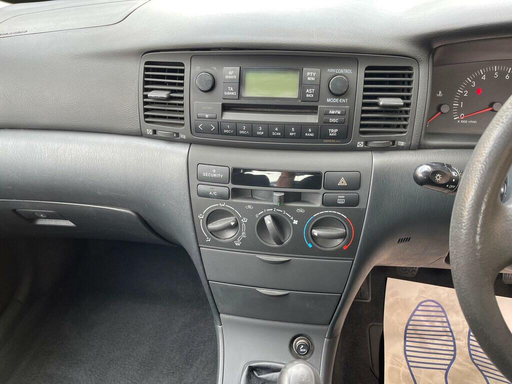 Toyota Corolla Vvti T3 Silver #10