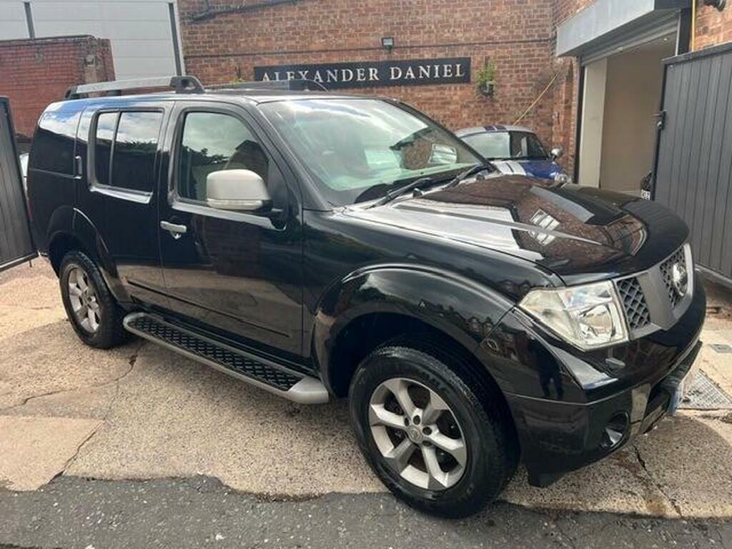 Nissan Pathfinder 2.5 Td Platinum Black
