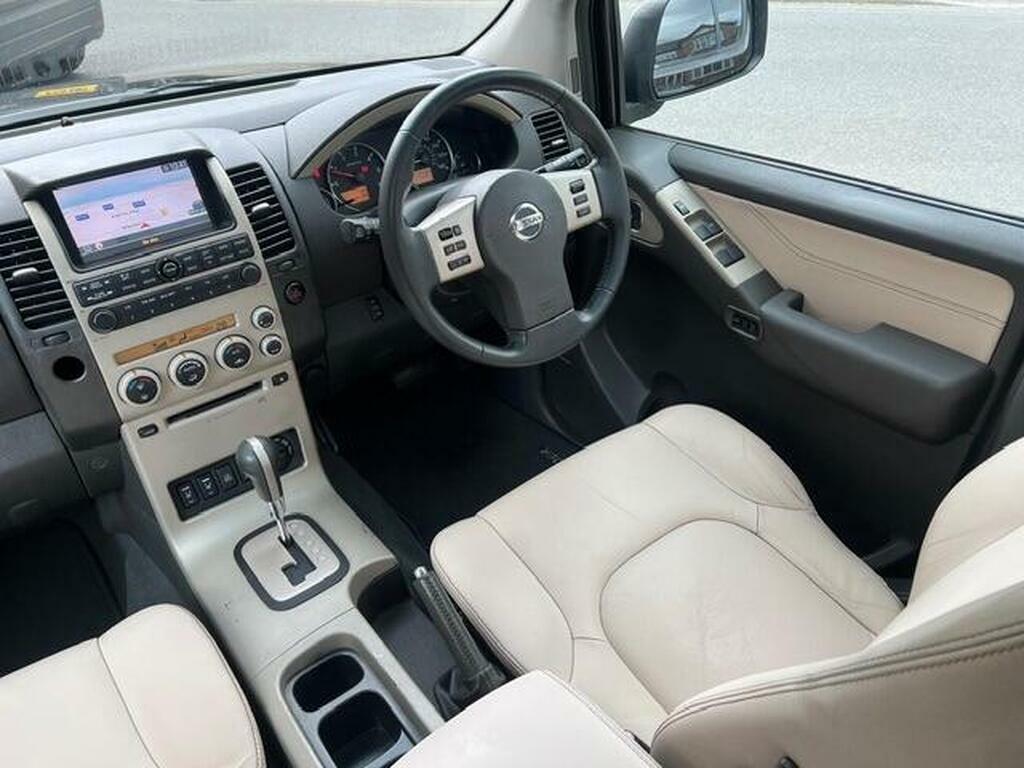 Nissan Pathfinder 2.5 Td Platinum Black #8