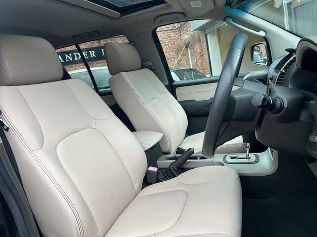 Nissan Pathfinder 2.5 Td Platinum Black #9
