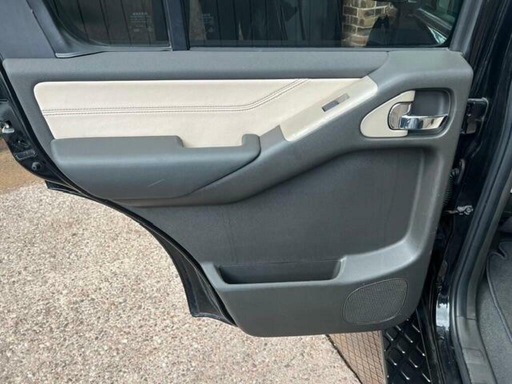 Nissan Pathfinder 2.5 Td Platinum Black #19