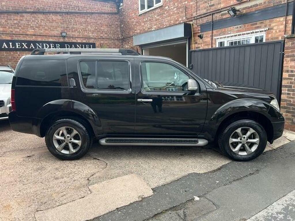 Nissan Pathfinder 2.5 Td Platinum Black #32