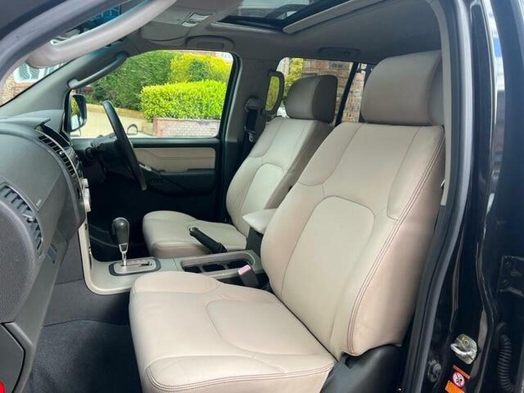 Nissan Pathfinder 2.5 Td Platinum Black #4