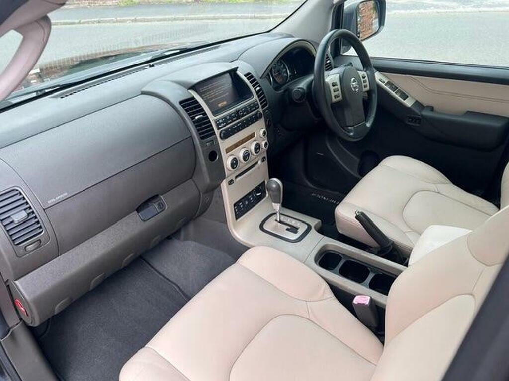 Nissan Pathfinder 2.5 Td Platinum Black #5