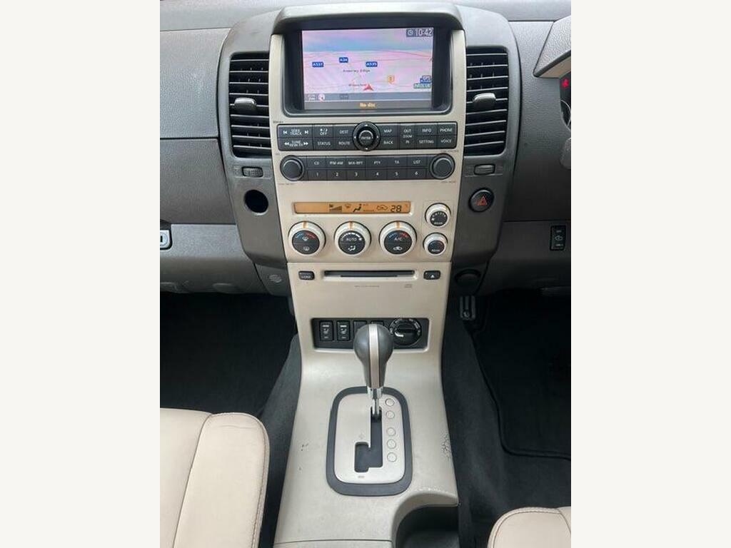 Nissan Pathfinder 2.5 Td Platinum Black #16
