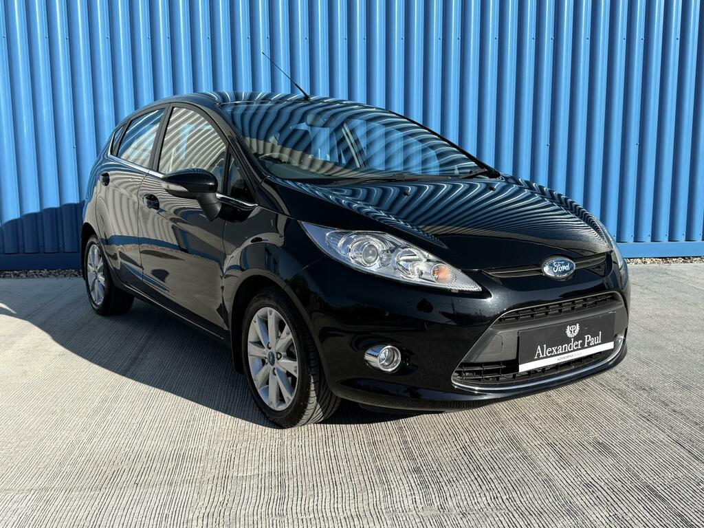Ford Fiesta 1.4 Zetec Hatchback 133 Gkm, 9 Black
