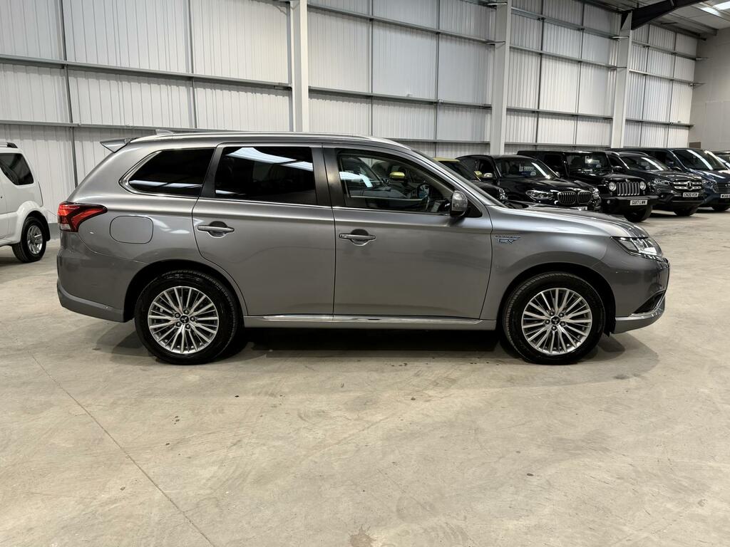 Mitsubishi Outlander 2.4H Twinmotor 13.8Kwh Design Suv Plug- SL70TSV Grey #3