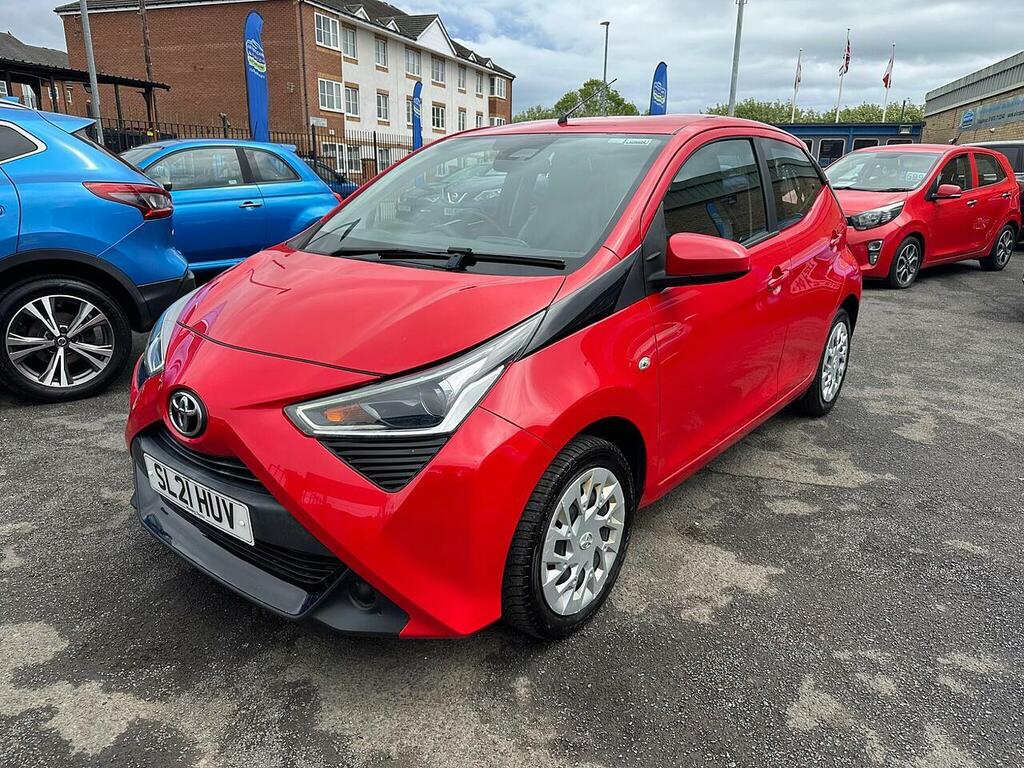 Toyota Aygo 1.0 Vvt-i X-play Euro 6 Safety Sense Red