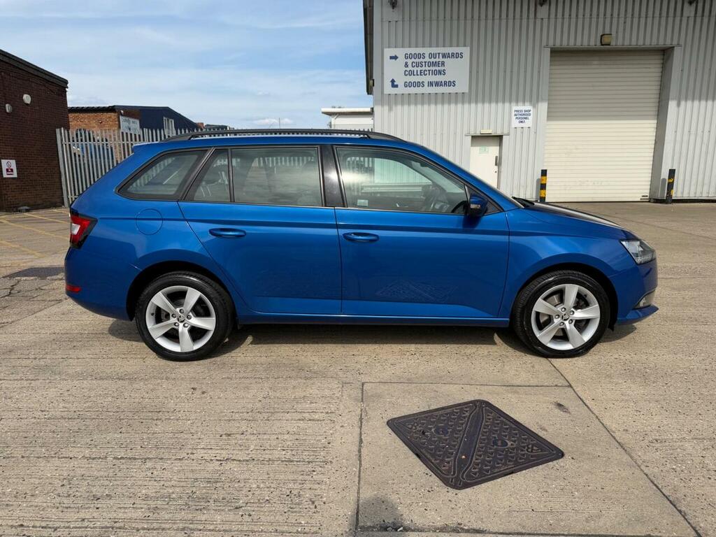Skoda Fabia Petrol MH19PKJ #4