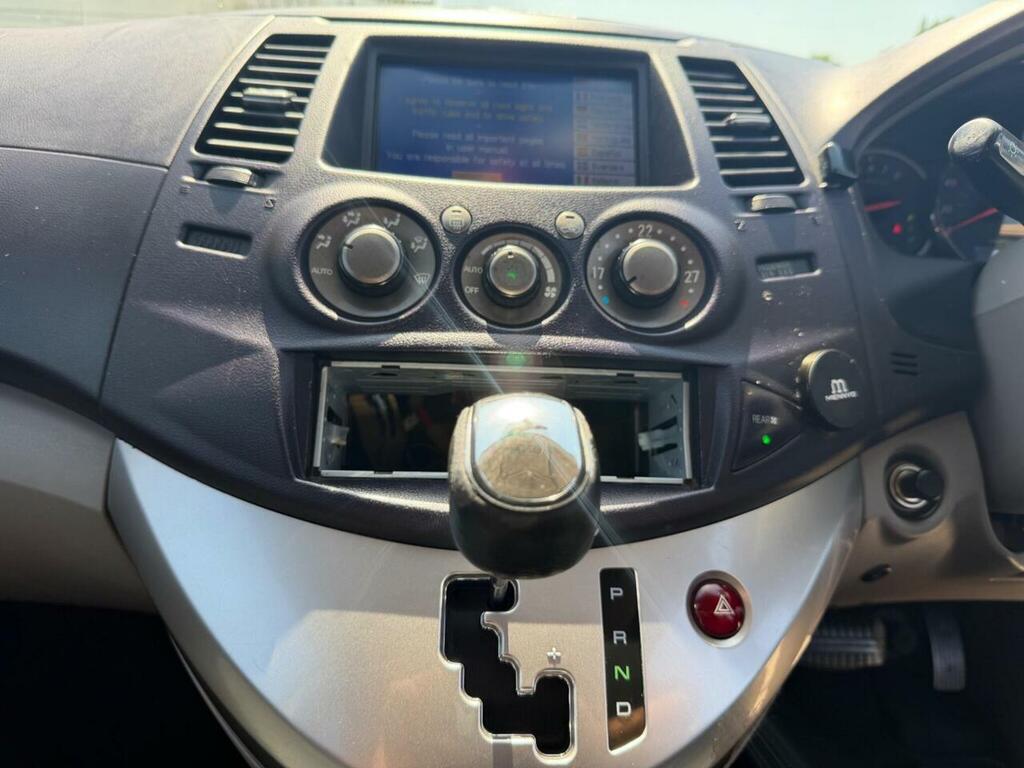 Mitsubishi Grandis 2.4 Classic Silver #12