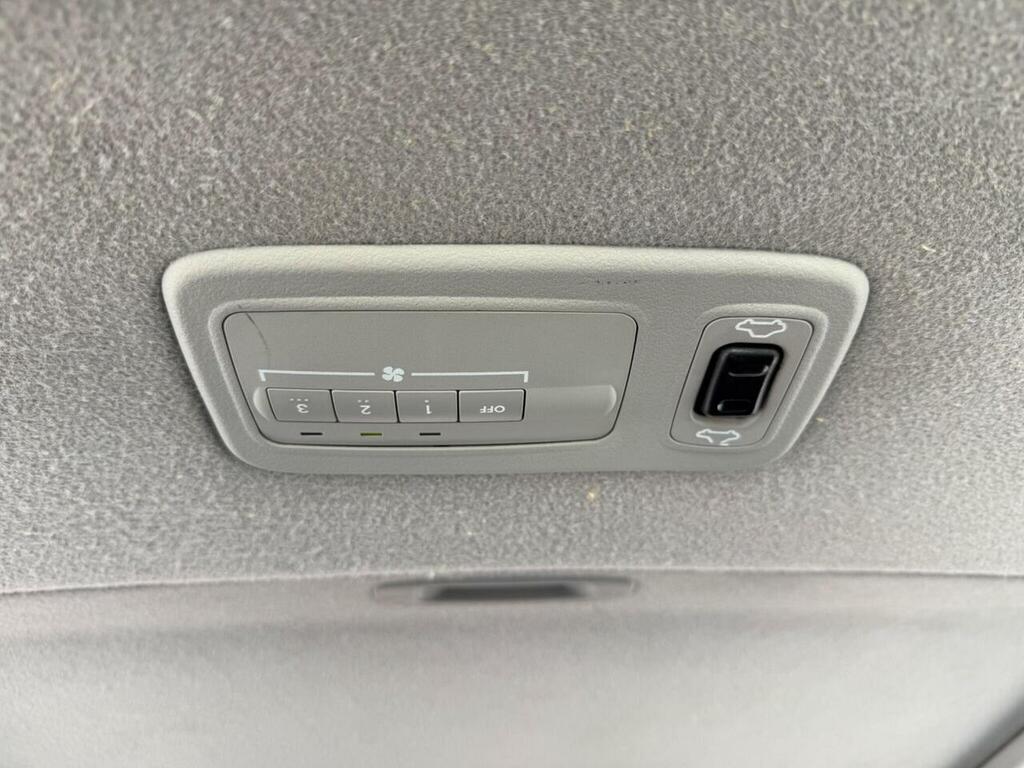 Mitsubishi Grandis 2.4 Classic Silver #25