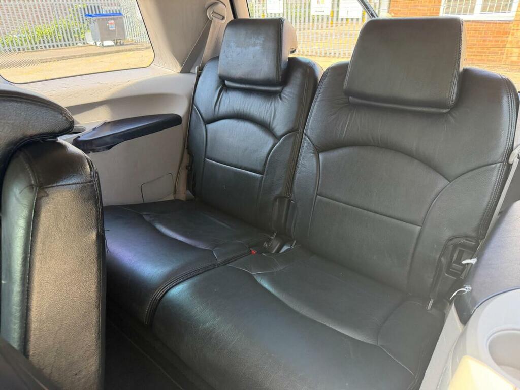 Mitsubishi Grandis 2.4 Classic Silver #19