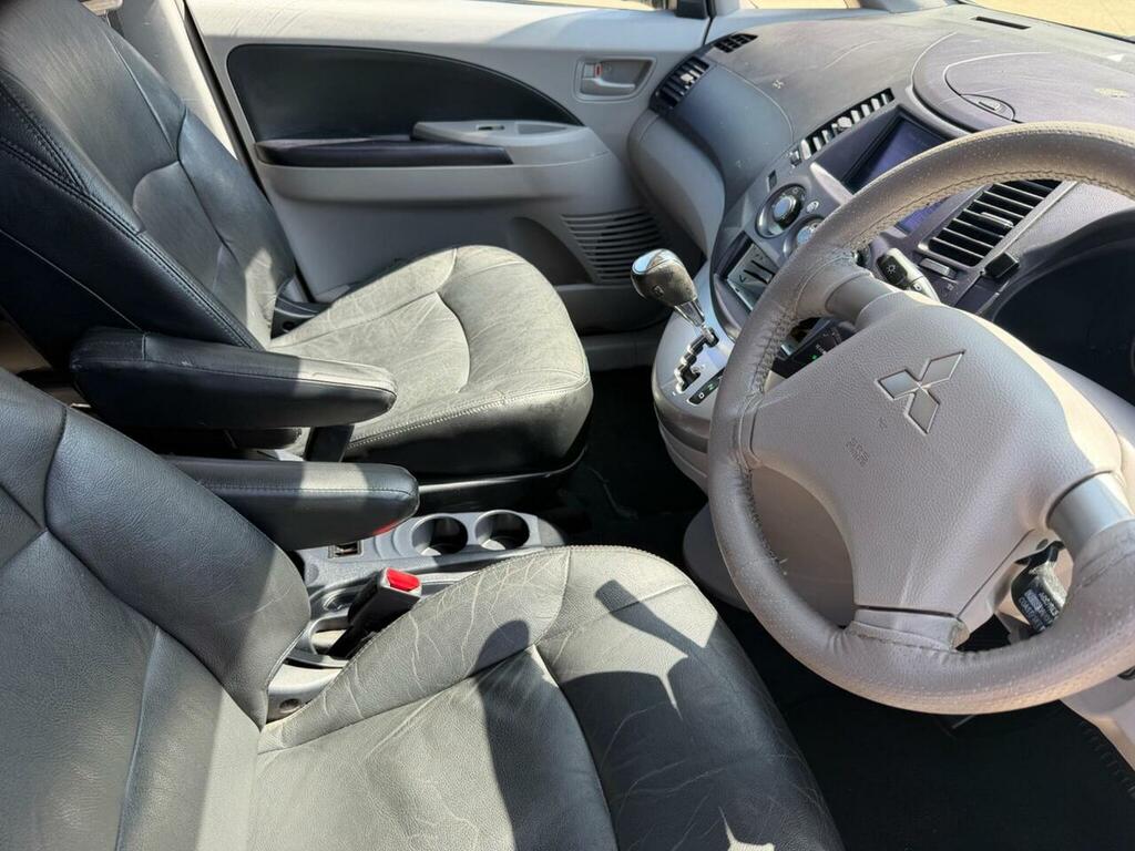Mitsubishi Grandis 2.4 Classic Silver #9
