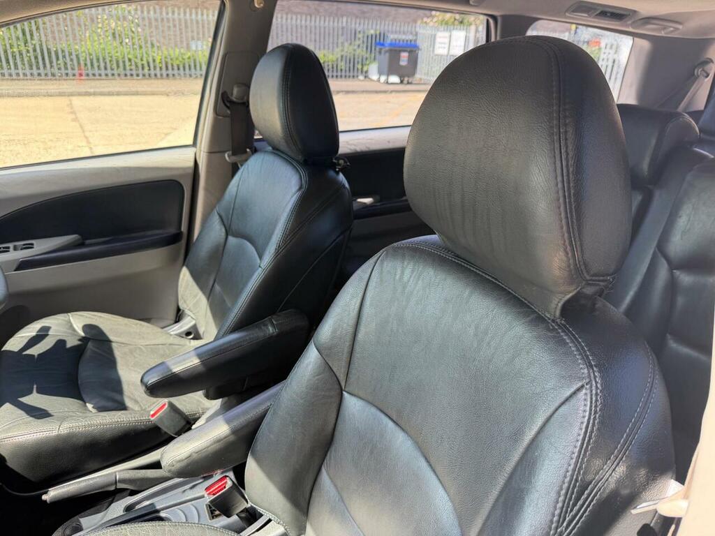 Mitsubishi Grandis 2.4 Classic Silver #16