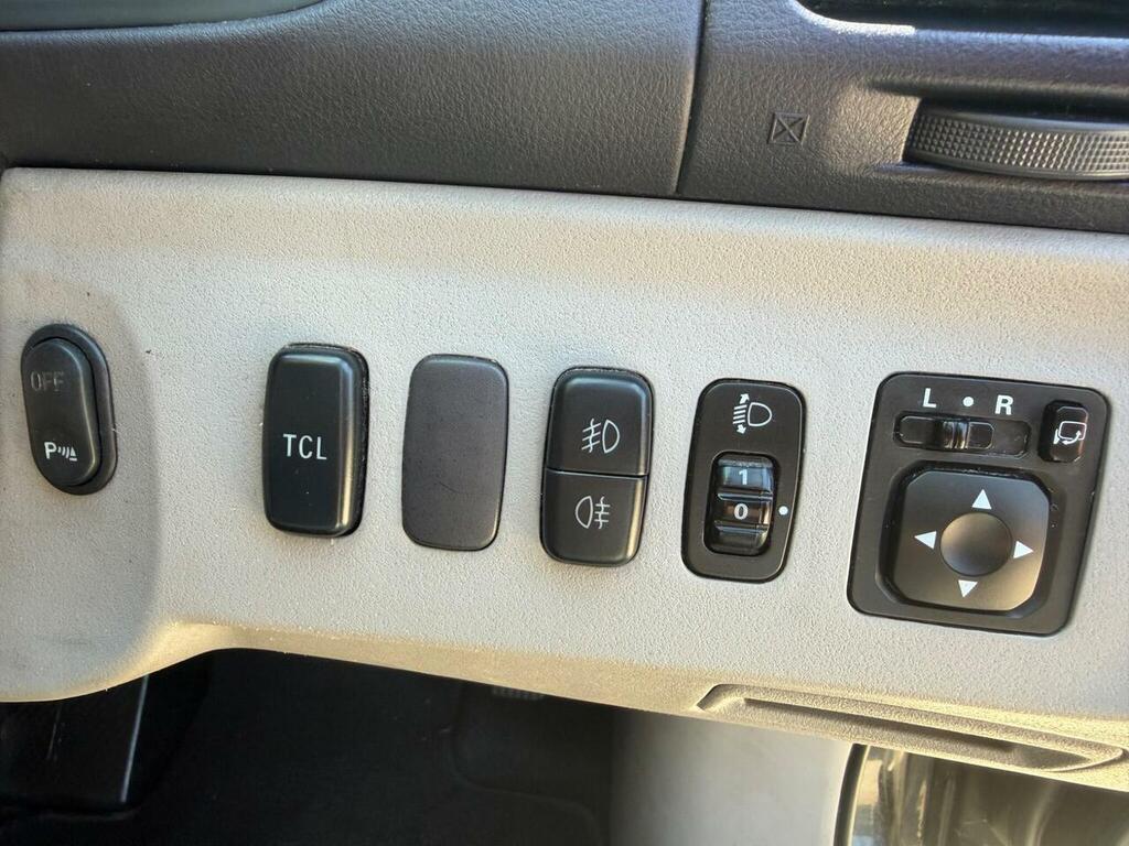 Mitsubishi Grandis 2.4 Classic Silver #15